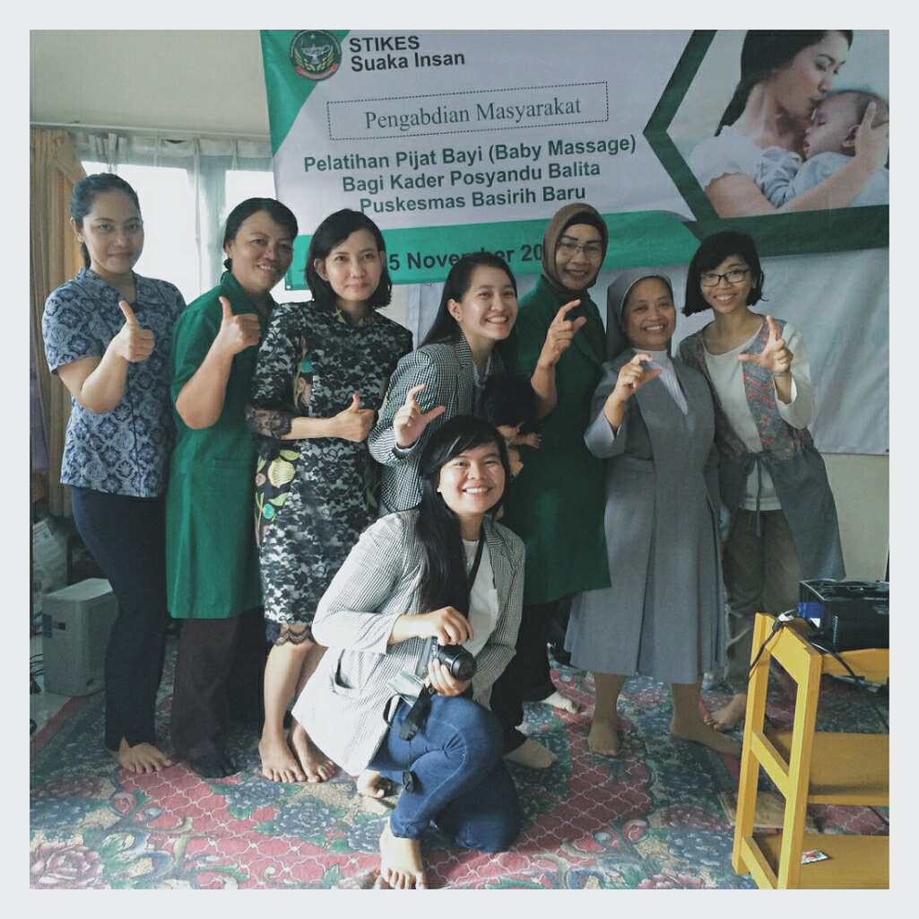 “Pelatihan Pijat Bayi ” sebagai salah satu bentuk Pengabdian Masyarakat oleh Dosen Keperawatan Anak STIKES Suaka Insan Banjarmasin.